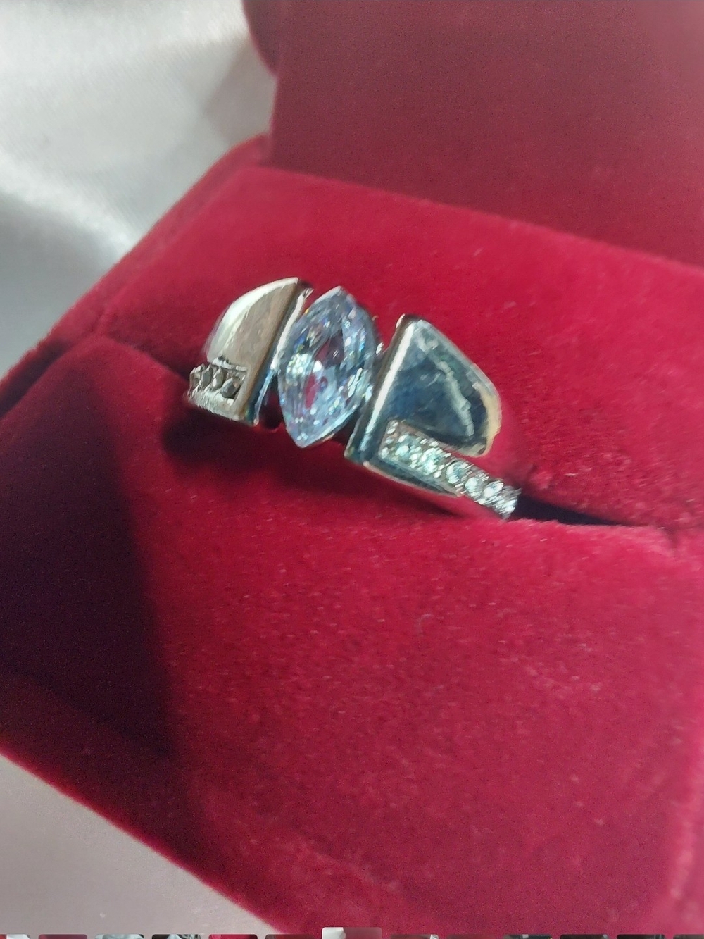 LOVELY Ringʻþ⁴ - Picture 8 of 8